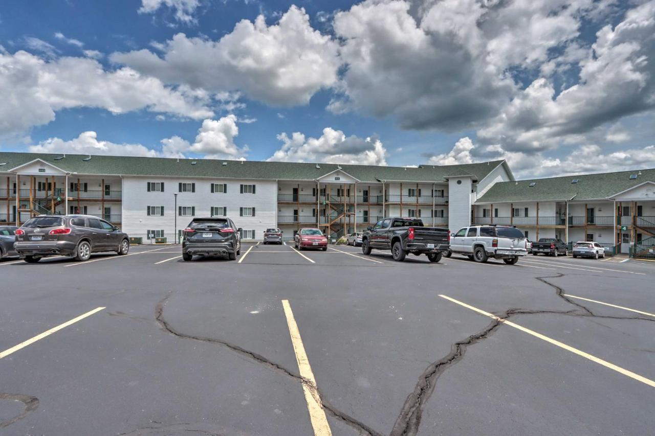 Lakefront Ozark Condo With Balcony And Seasonal Pool! Кемндентон Екстер'єр фото